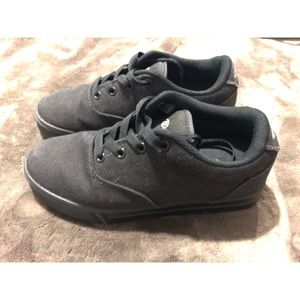 Heelys boys size 5 skating shoes